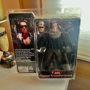NECA The Terminator T-800 Tanker Truck Pursuit action figure